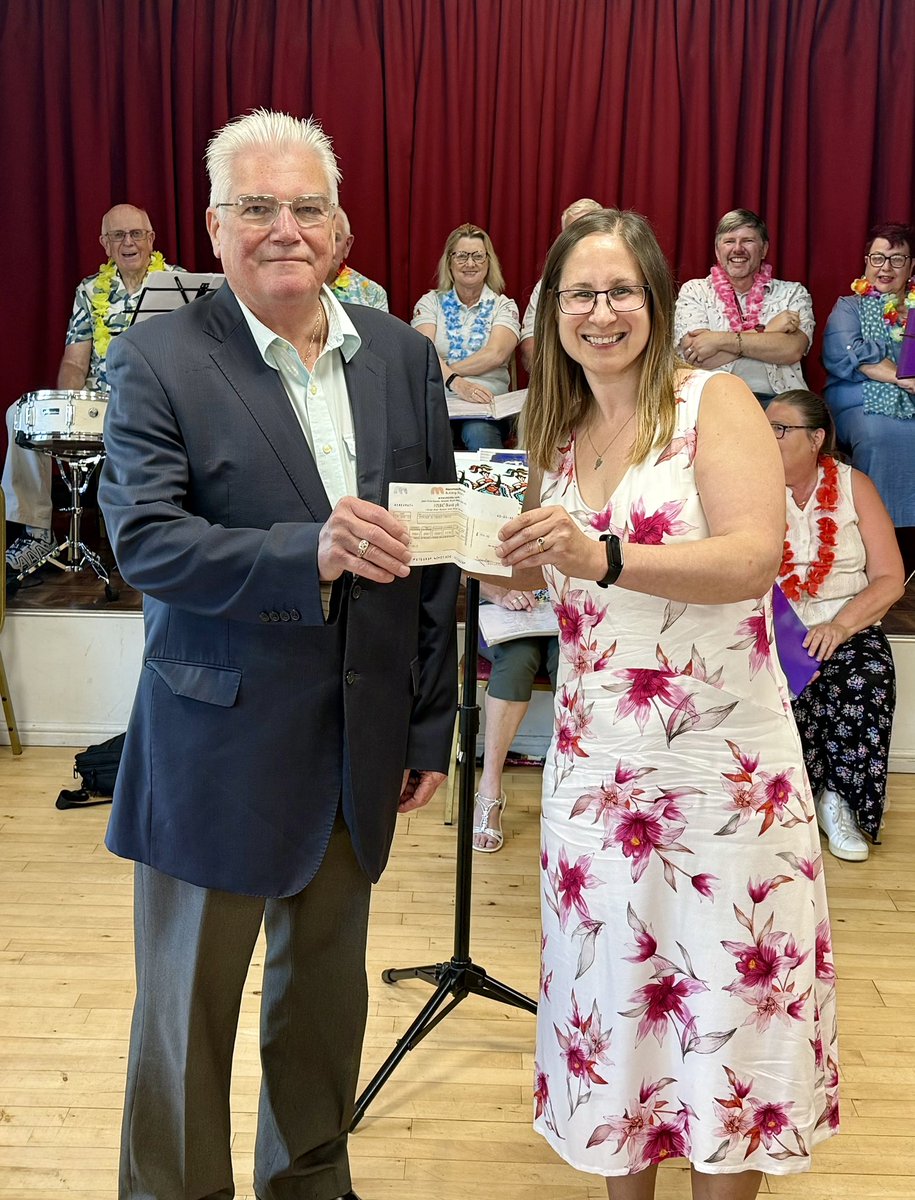 Strike a Chord Cymru is a charity that promotes the benefits of singing for stroke survivors. At this evening’s Summer Concert, WBro Kelvin Reddicliffe presented a cheque for £500 to conductor Ali Shone. 👏🏻🤝🏻#charity