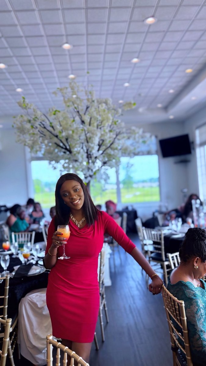 fondopsephora's tweet photo. Releasing this wedding guest pics from my phone 🙃 https://t.co/nzRBmQYzSW