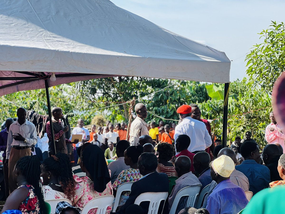 MaserukaRobert's tweet image. We daily reach out to the people.
Seeking for their mandate and preaching our revolutionary message.
Earlier today in Mpunge Subcounty.