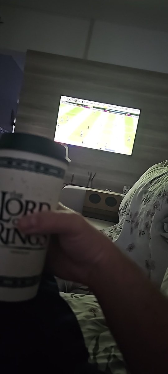 Nicolasleao's tweet photo. CLT quando ta chegando cedo em casa e nao tem o que fazer além de estudar as 18:00 https://t.co/4UPAPcUXUZ