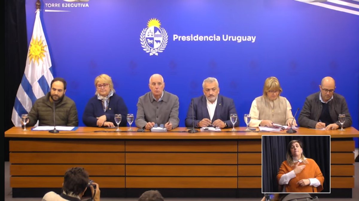 ¿Donde está el Presidente?

Absolutamente insólito que frente a la situación que está viviendo el país, el presidente <a href="/OrsiYamandu/">Yamandú Orsi</a> no de la cara. 

Una vergüenza