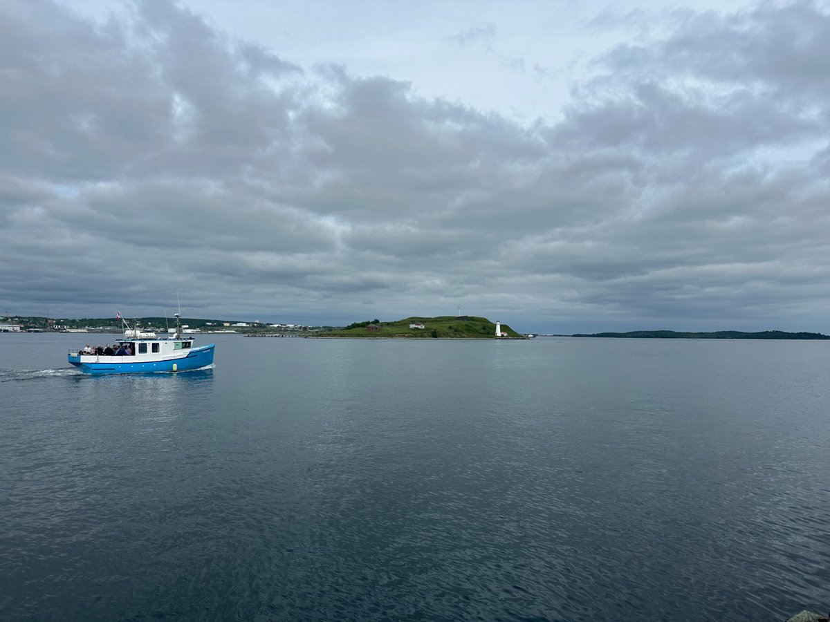 Callantale's tweet image. Oh Theodore… he’s a tugboat and a friendly tugboat too…