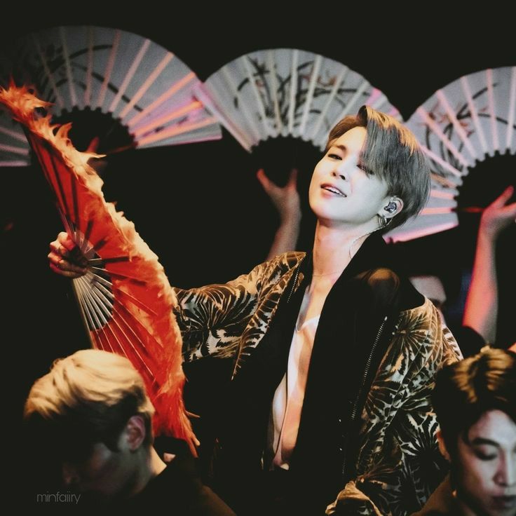 quad_orange's tweet photo. this is literally jimin https://t.co/HmIltIVD93