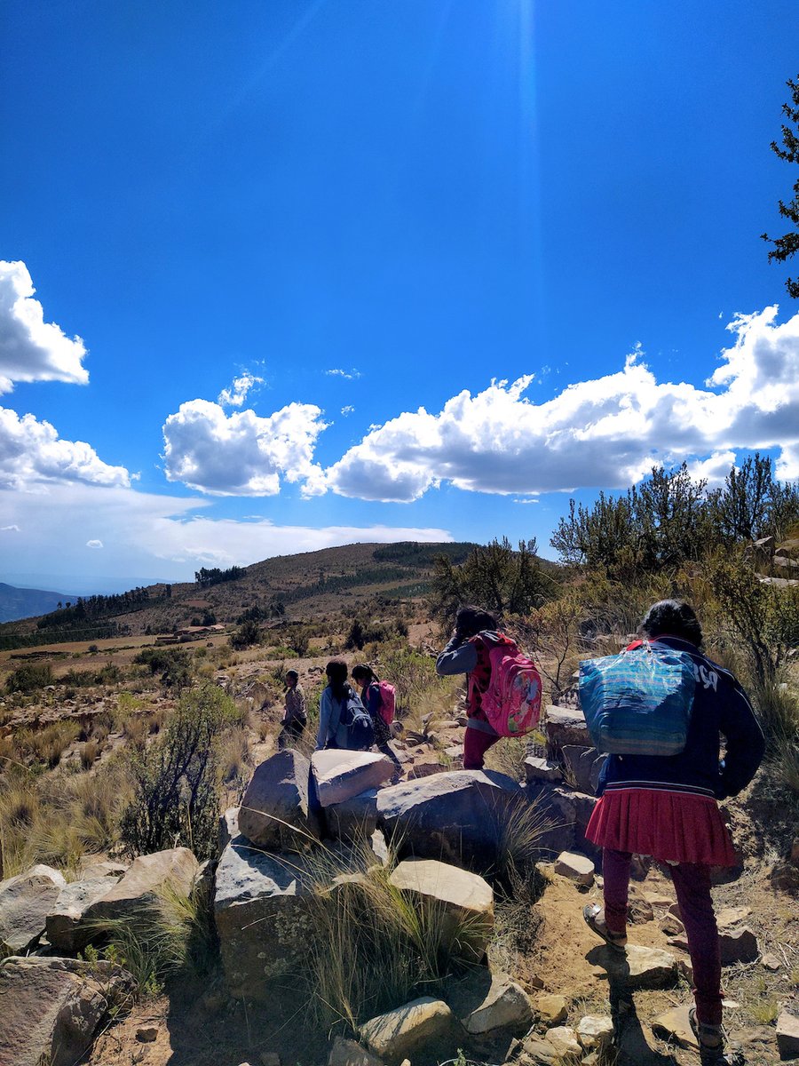 agendapropiaap's tweet image. 🍂| Cuando hay sequía, el pueblo Yampara🇧🇴sube al cerro Jatun Punta a pedir lluvia y realizan el “Paran Mañakuy” (Ritual andino).
Isabel Choque, mama curaca mayor, y toda la comunidad se unen en oración, música y ofrendas a la Pachamama.
Revive el relato:
bit.ly/RitualDeLaLluv…