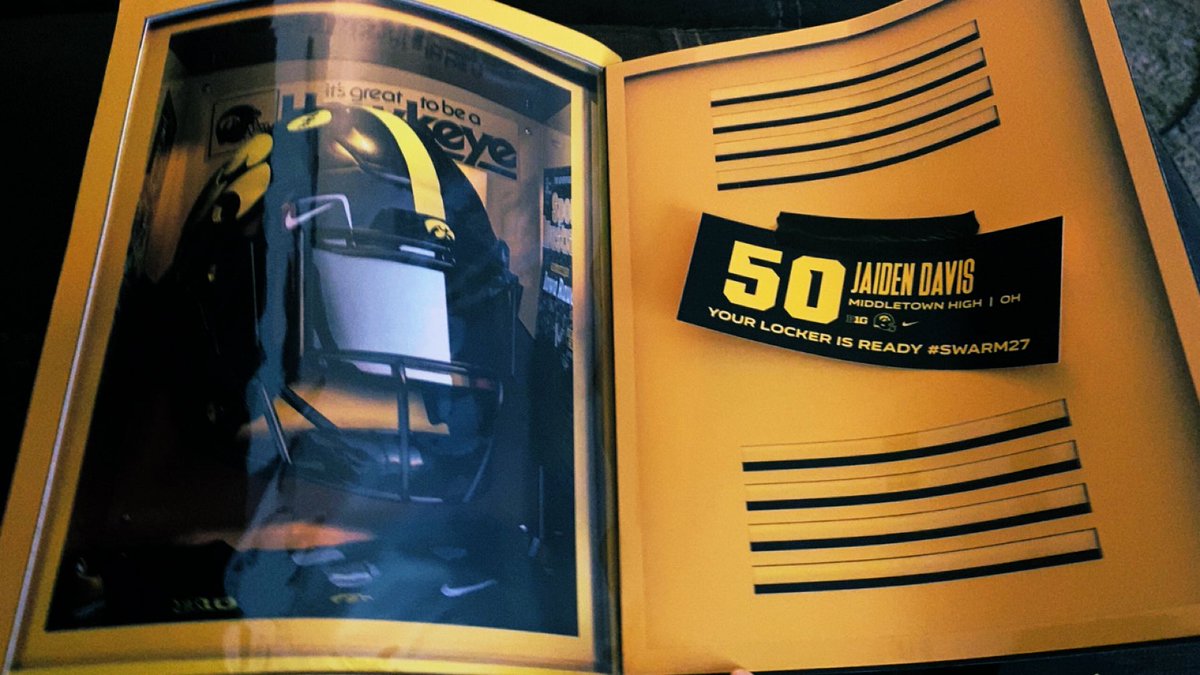 JaidenDavis38's tweet image. The love is real in IOWA CITY 💯 Thank you to @HawkeyeFootball for sending me mail today 🐤 It is greatly appreciated! @CoachFerentz @TylerBarnesIOWA @CoachK_Bell @Spauldingiowa @RhettSmeins @CoachSWallace @BlairASanderson
#SWARM27
