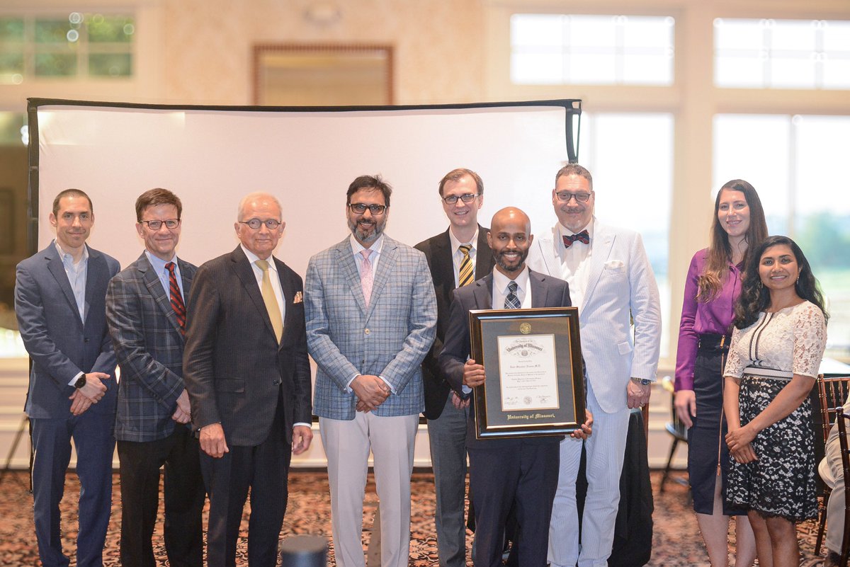 MUneurosurgery's tweet image. Graduating Resident Ravi Nunna and Faculty!