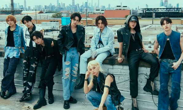 AboutMusicYT's tweet photo. Kpop boy groups that charted on Billboard Hot 100:

BTS
Stray Kids
ATEEZ https://t.co/DmdfU0mFd6