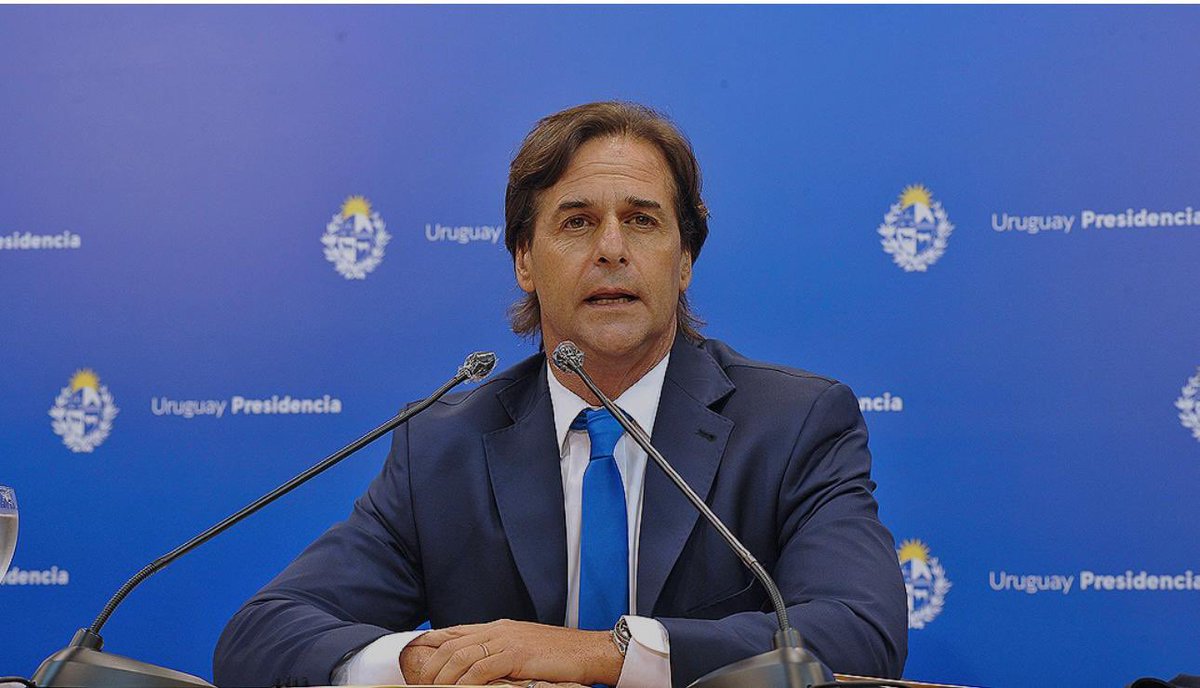 Sebastian Da Silva (@camboue) on Twitter photo La diferencia en las que duelen es abismal .
Nunca dejo de dar la cara en las horas más duras <a href="/LuisLacallePou/">Luis Lacalle Pou</a> La diferencia en las que duelen es abismal .
Nunca dejo de dar la cara en las horas más duras <a href="/LuisLacallePou/">Luis Lacalle Pou</a>