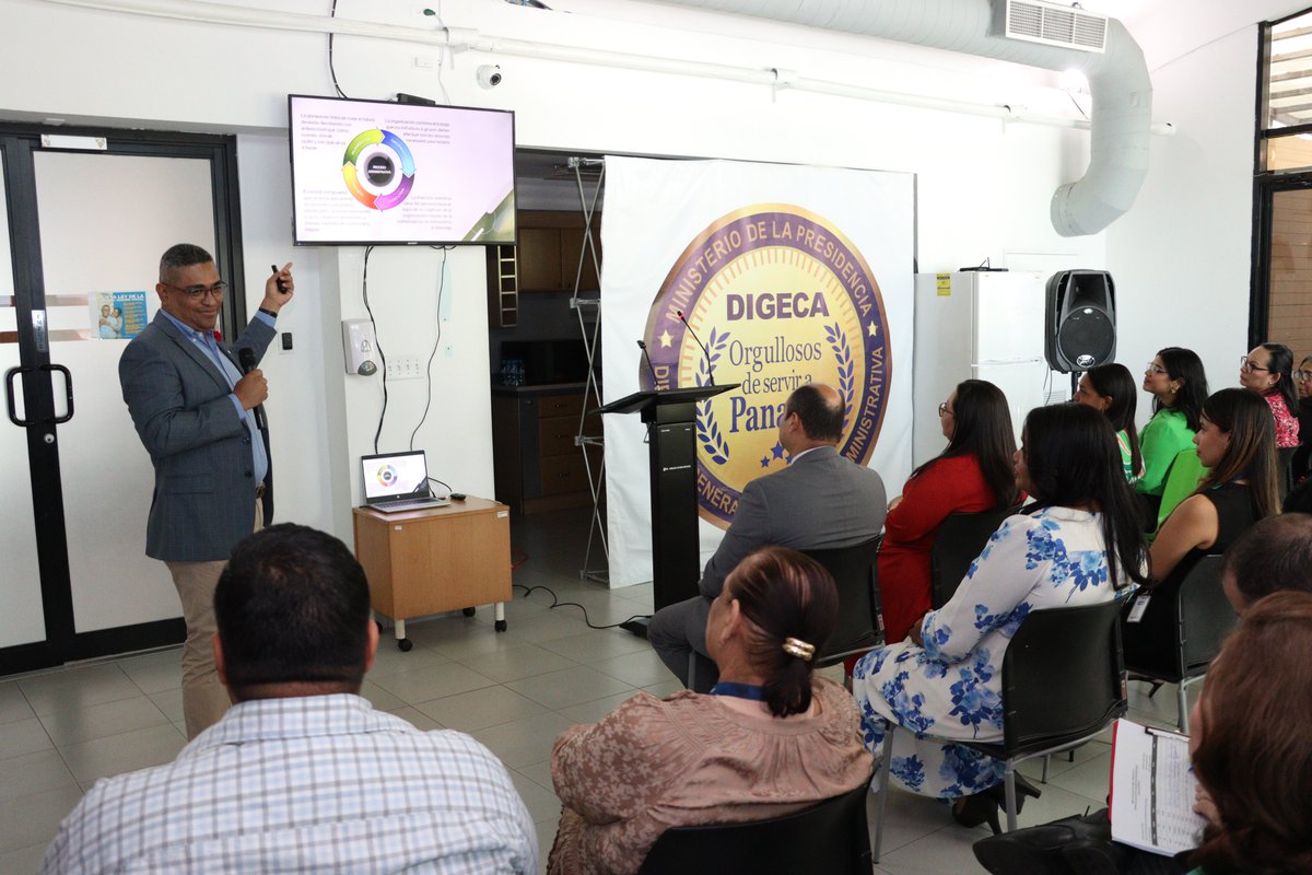 La celebración del Aniversario XXXI de DIGECA también tuvo espacio para la capacitación y contamos con la participación del Doctor en Ciencias Empresariales de la UP, Ascanio Almanza, a quien le agradecemos el espacio que nos permitió de su apretada agenda.  
<a href="/ascanioalmanza/">Ascanio Almanza</a>