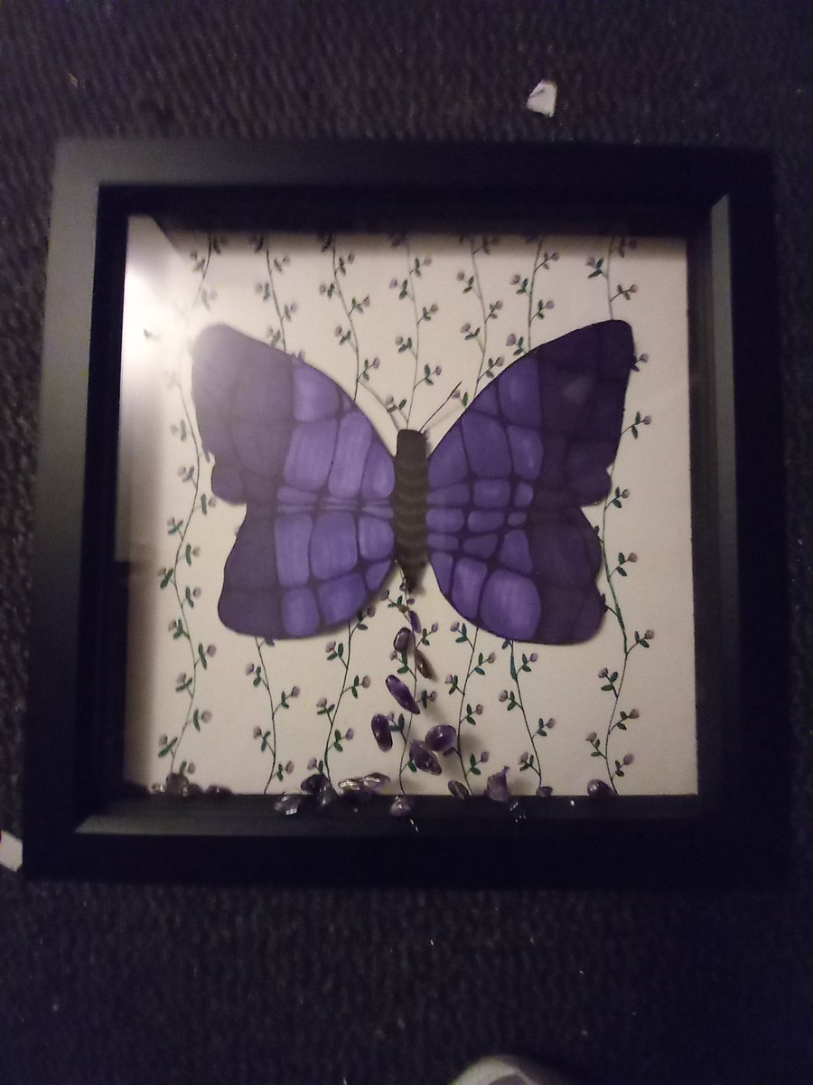 Finished off a new piece today...a purple butterfly and crystals...yous never guess it was mine would you!! 😆