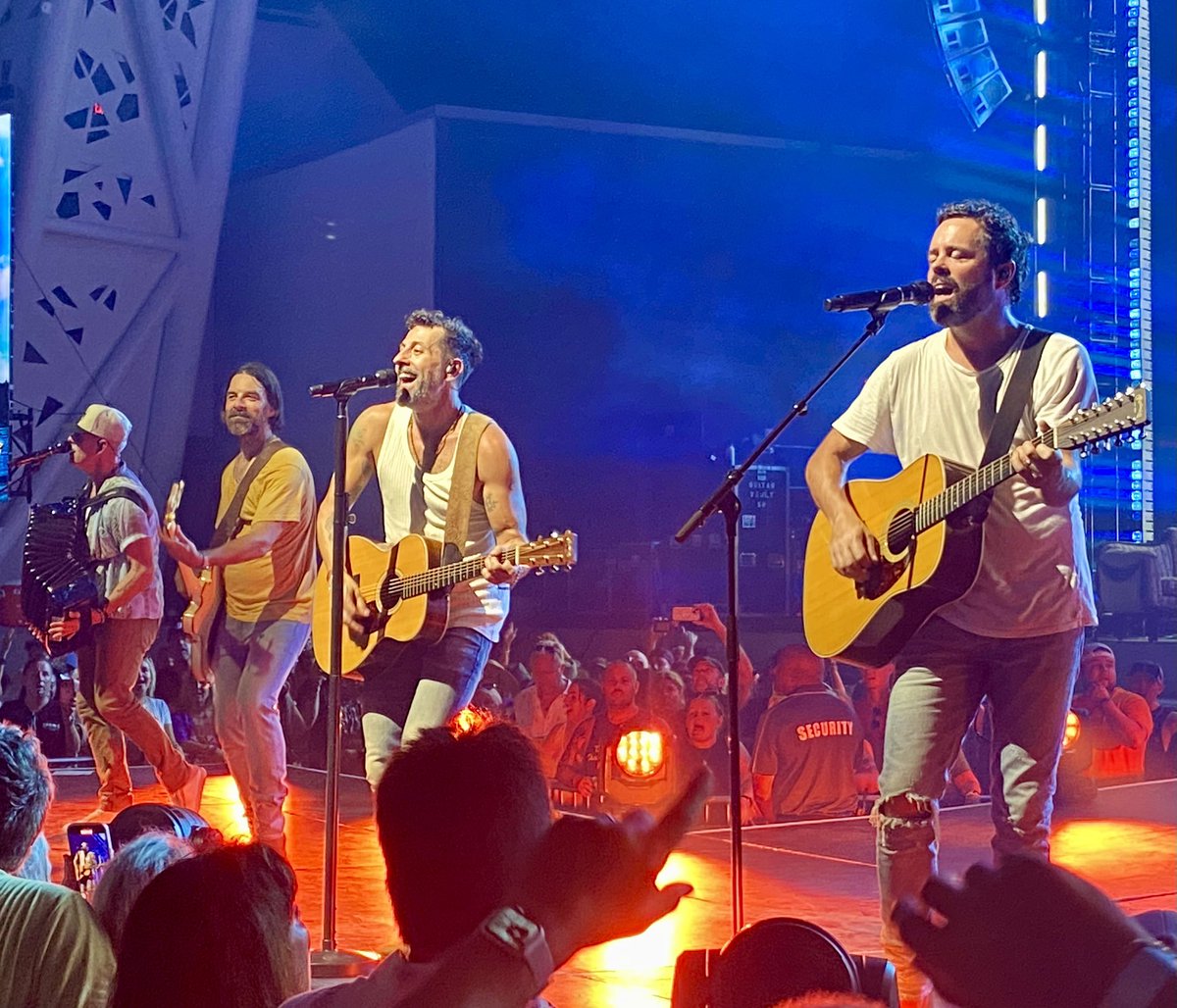 brucearector's tweet image. I would say we’re having a pretty good run here recently. Congratulations to Tampa Bay’s best outdoor music venue, and one of the most successful amphitheaters in the world, on the recent Pollstar mid-year rankings. @TheBayCareSound #ClearwaterShines #LiveMusic #ArtsandCulture