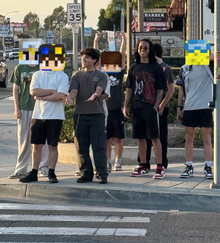 Vidcon was one of the most surreal experiences of my life. loved meeting everyone especially my levels goats💚💛