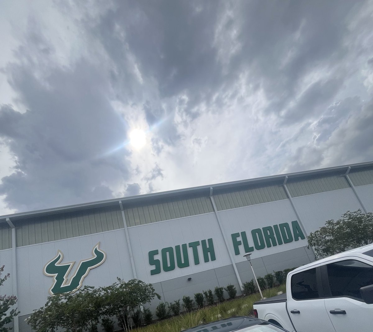 edward_grayson0's tweet photo. Had a great experience at the @USFFootball Prospect Camp yesterday! Was able to learn a lot from @CoachHoodie @coach_mirk and @parker_ball1. Definitely coming back for a game in the fall! @CoachP_LRHS @CoachShack_ @JerWilrod823 @MustangFootball @KodiBurns #GoBulls 🌴🤘 https://t.co/f1KnXEQsQ4
