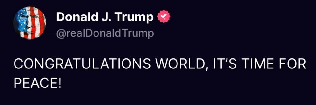 عجیب بندہ ہے یہ ! 
اتنی جلدی تو گرگٹ رنگ نہیں بدلتا ۔ صبح اٹھ کر کوئی نیا بیان ہوگا اس کا•