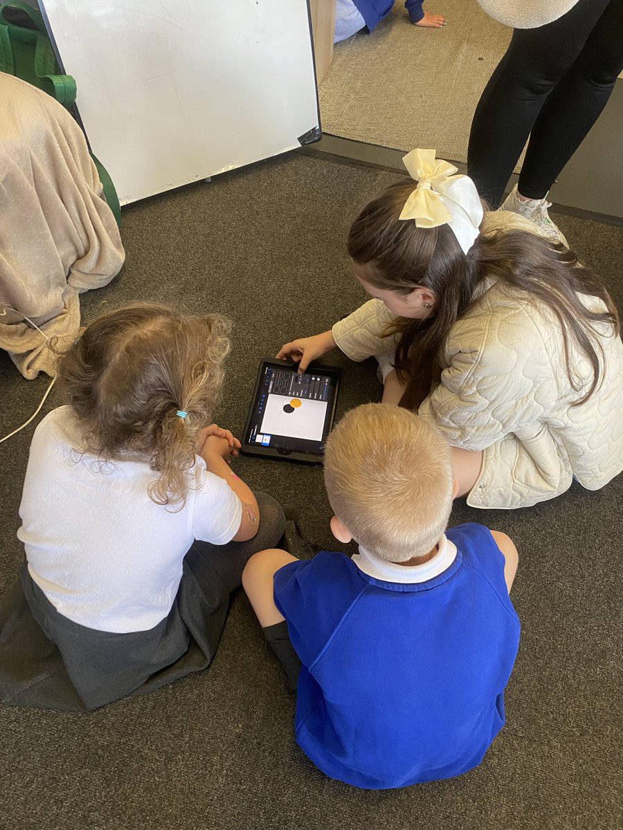 PCPFoxes's tweet photo. We worked with Year 6 today to create digital honeybees. We can’t wait to show them off in the exhibition! #pcpcomputing #pcphoneybeeheroes https://t.co/oQAGAeJoui