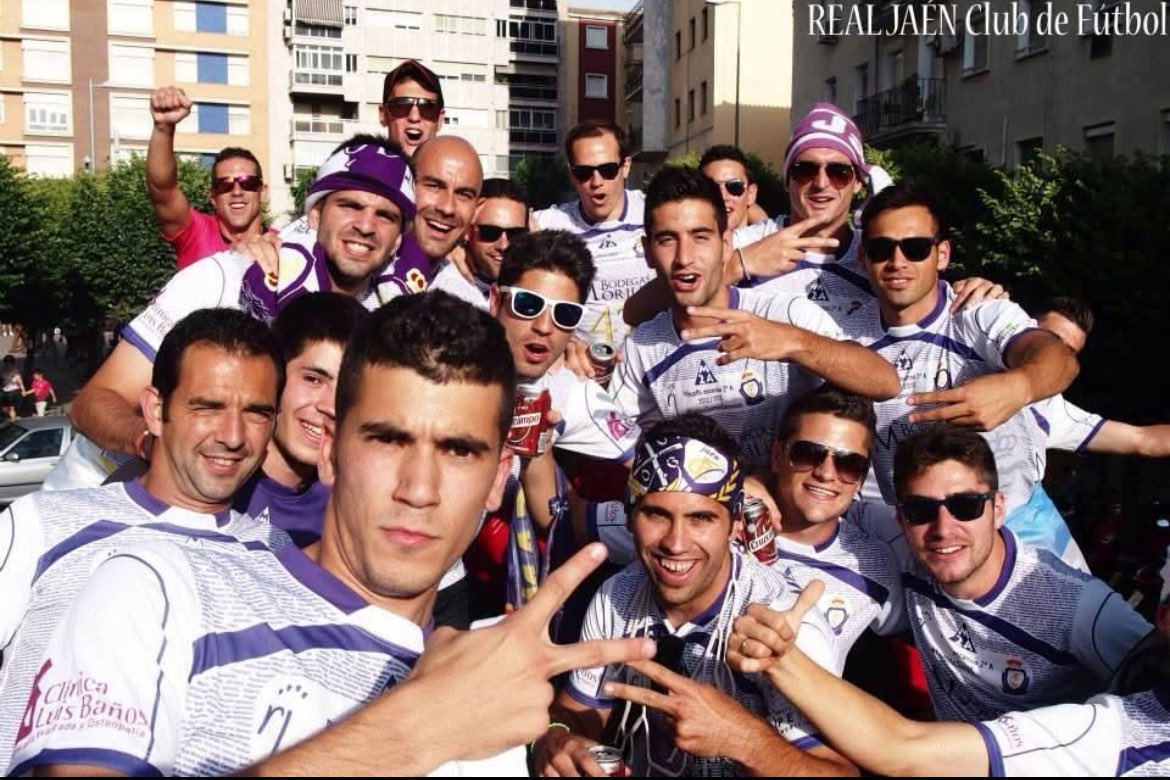miguemontes9's tweet photo. Todos entendíamos y deseábamos que este día llegaría, pero qué bonito y jodidamente difícil es. Habéis cumplido el objetivo para empezar a escalar al fútbol profesional que tanto deseamos todos los lagartos. Gracias a todos los que formáis parte del @RealJaenCF GRACIAS 💜🤍⚽️ https://t.co/XzzmWwFqaQ