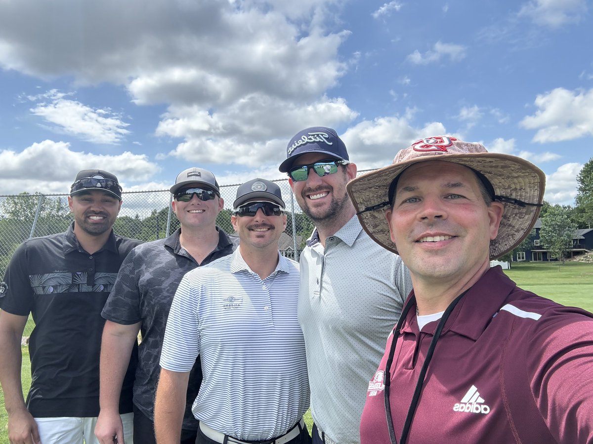 AuggieBaseball's tweet image. Some of the Boys out at the A-Club Golf Tournament today. Shawn has a solid mustache game going.
@AugsburgAuggies
#AuggiePride #AClubGolf #DieHards