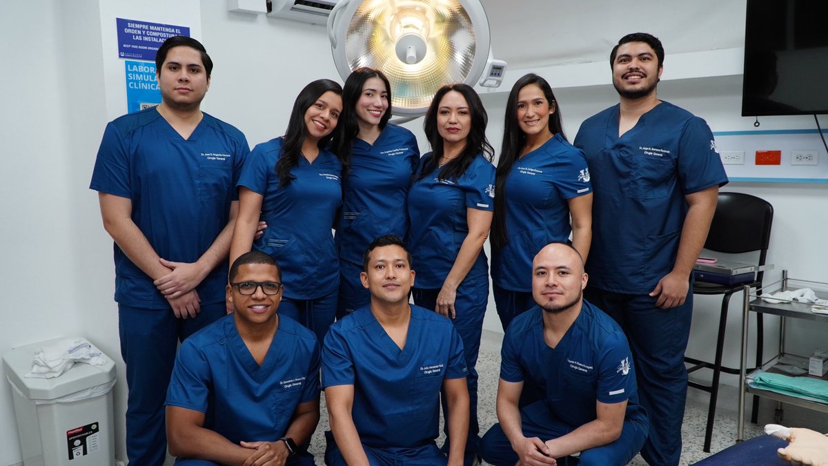 🧑‍⚕️¡Nace una nueva historia en la medicina!

🎖️Con orgullo presentamos a la primera cohorte de residentes en Cirugía General de Unisimón.

¡Los cirujanos del futuro ya están aquí! 📸