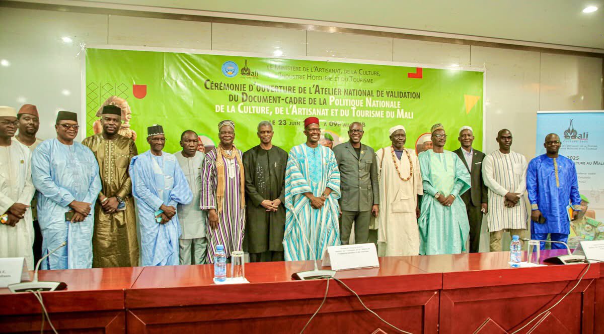 J’ai présidé , ce lundi 23 juin 2025, au CICB, aux côtés de mon collègue des Affaires religieuses, des Cultes et des Coutumes, Dr. Mahamadou Koné, l’atelier national de validation du Document-cadre de la Politique Nationale de la Culture, de l’Artisanat et du Tourisme.