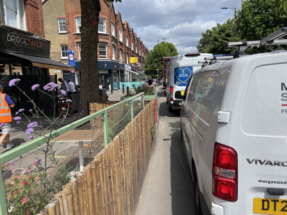 CameraTraffic's tweet image. Just how is a cyclist supposed to take the ‘control position’ in the Wandsworth Bridge Road in traffic like this. @LBHF you and your traffic officers are nuts.