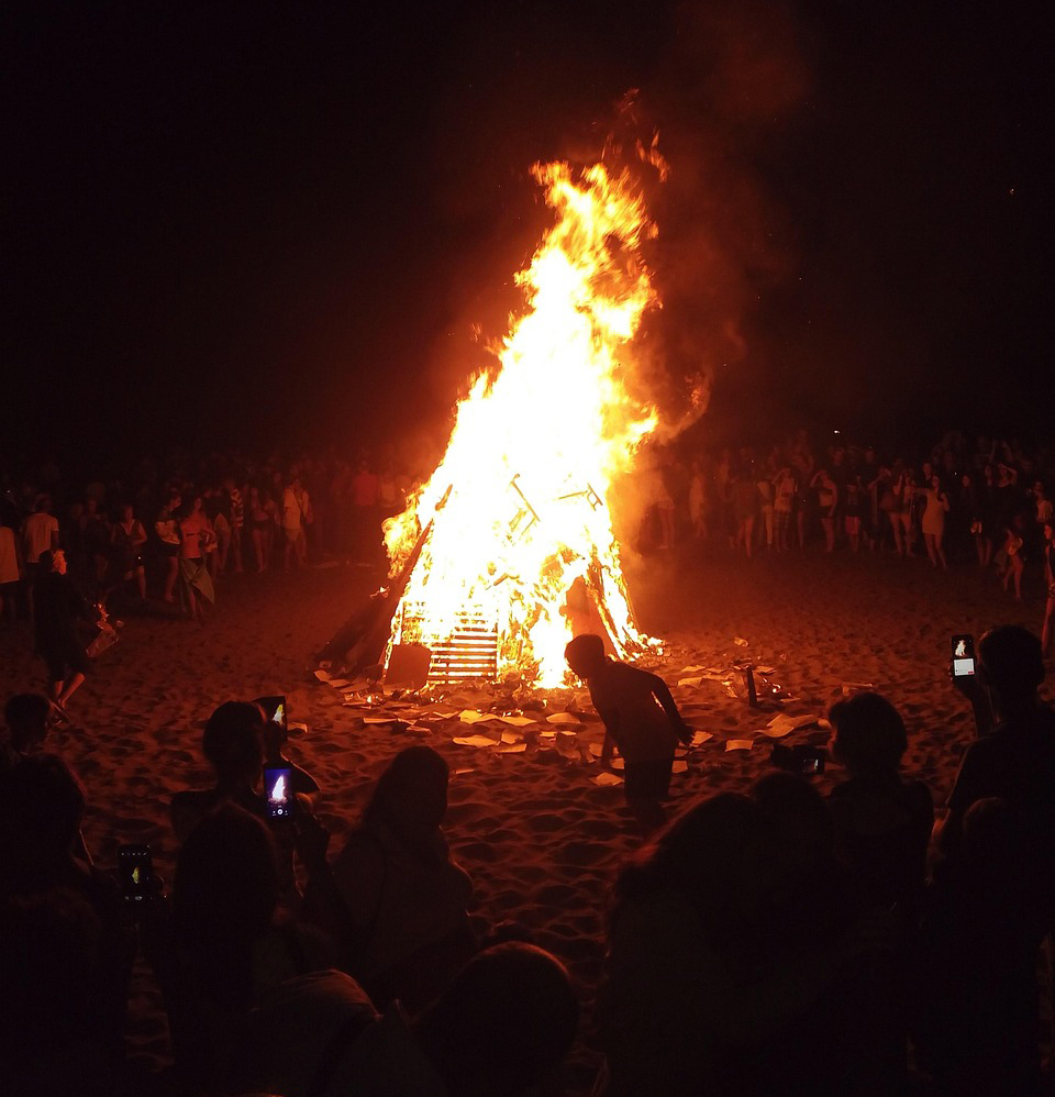 San Juan Bautista y la luz del solsticio: entre la liturgia y el simbolismo Cada año, el 24 de junio, la Iglesia celebra el nacimiento de san Juan Bautista. Los evangelios canónicos recogen la importancia fundamental de este personaje como... zurl.co/FDVq6