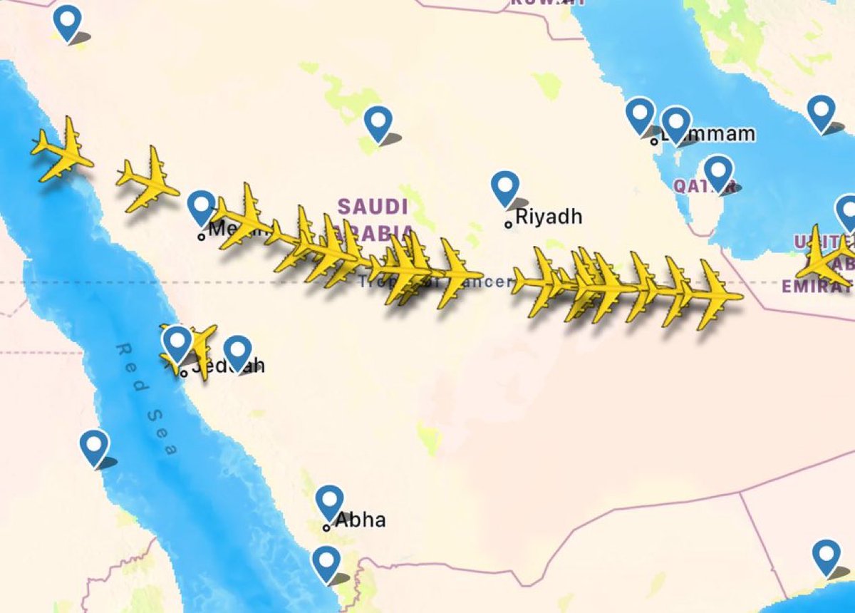 🇸🇦🇦🇪 | Una conga de 1.600 kilómetros de Airbus A380 se formó sobre Arabia Saudita, mientras los vuelos entrantes a los Emiratos Árabes Unidos evitaban el espacio aéreo cerrado la noche del lunes.