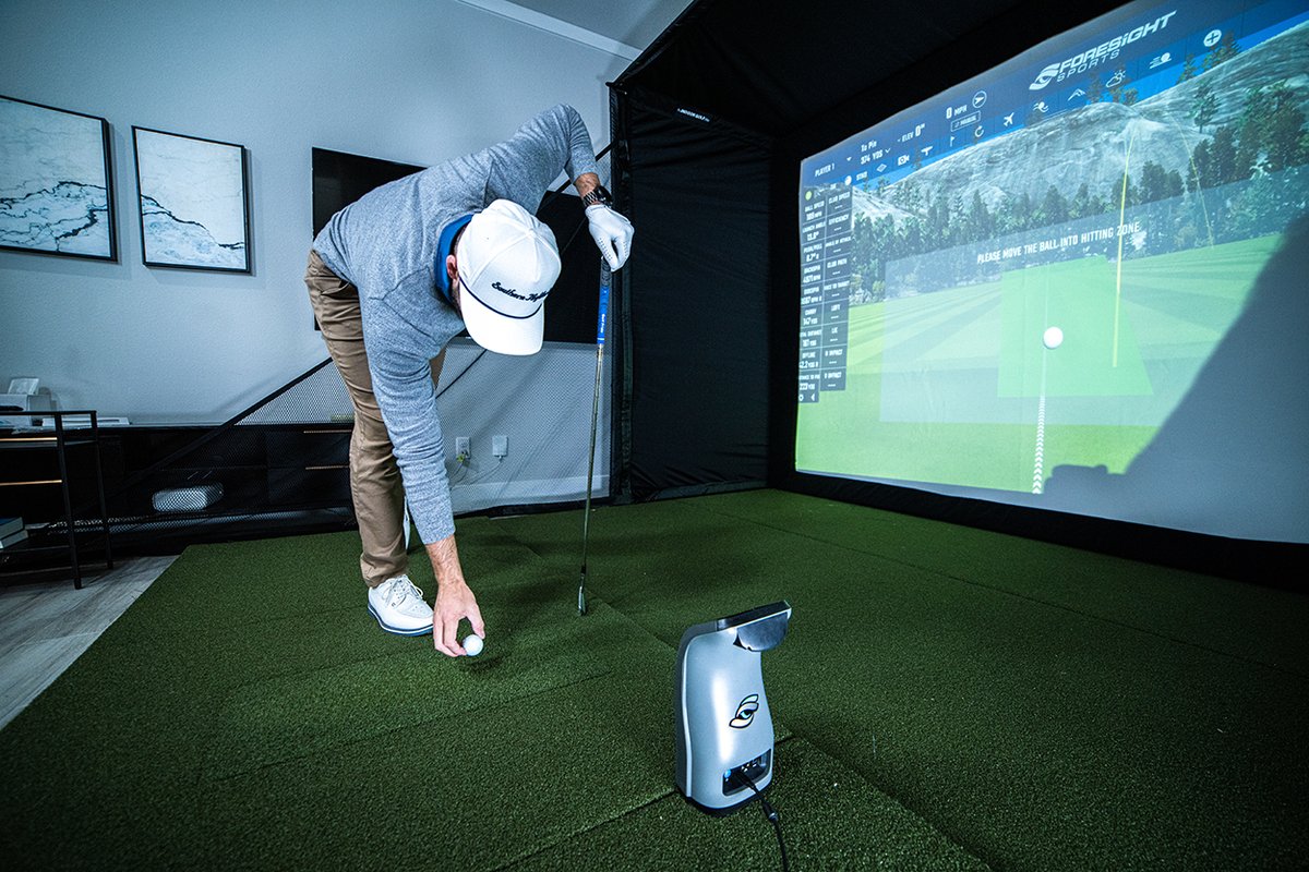 🏌️‍♂️ Say goodbye to harsh turf and sore wrists - the SIGPRO Softy is changing the game.
The SIGPRO Softy Hitting Strip delivers soft and realistic feedback, pain-free impact, and a true-to-grass feel - all without the harsh vibrations.
✔️ Real tee compatible
✔️ Absorbs shock at