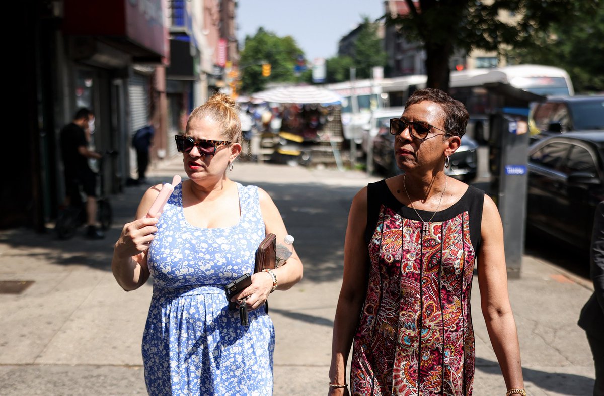 AdrienneEAdams's tweet image. A steamy but joyful day here in East Harlem touring businesses and meeting voters with @DianaAyalaNYC. Couldn’t think of a better way to spend the afternoon, with less than 24 hours to go before Election Day!