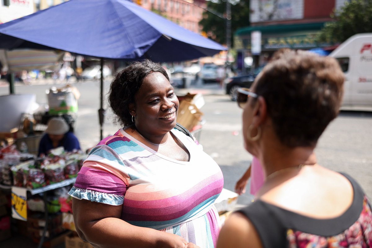 AdrienneEAdams's tweet image. A steamy but joyful day here in East Harlem touring businesses and meeting voters with @DianaAyalaNYC. Couldn’t think of a better way to spend the afternoon, with less than 24 hours to go before Election Day!