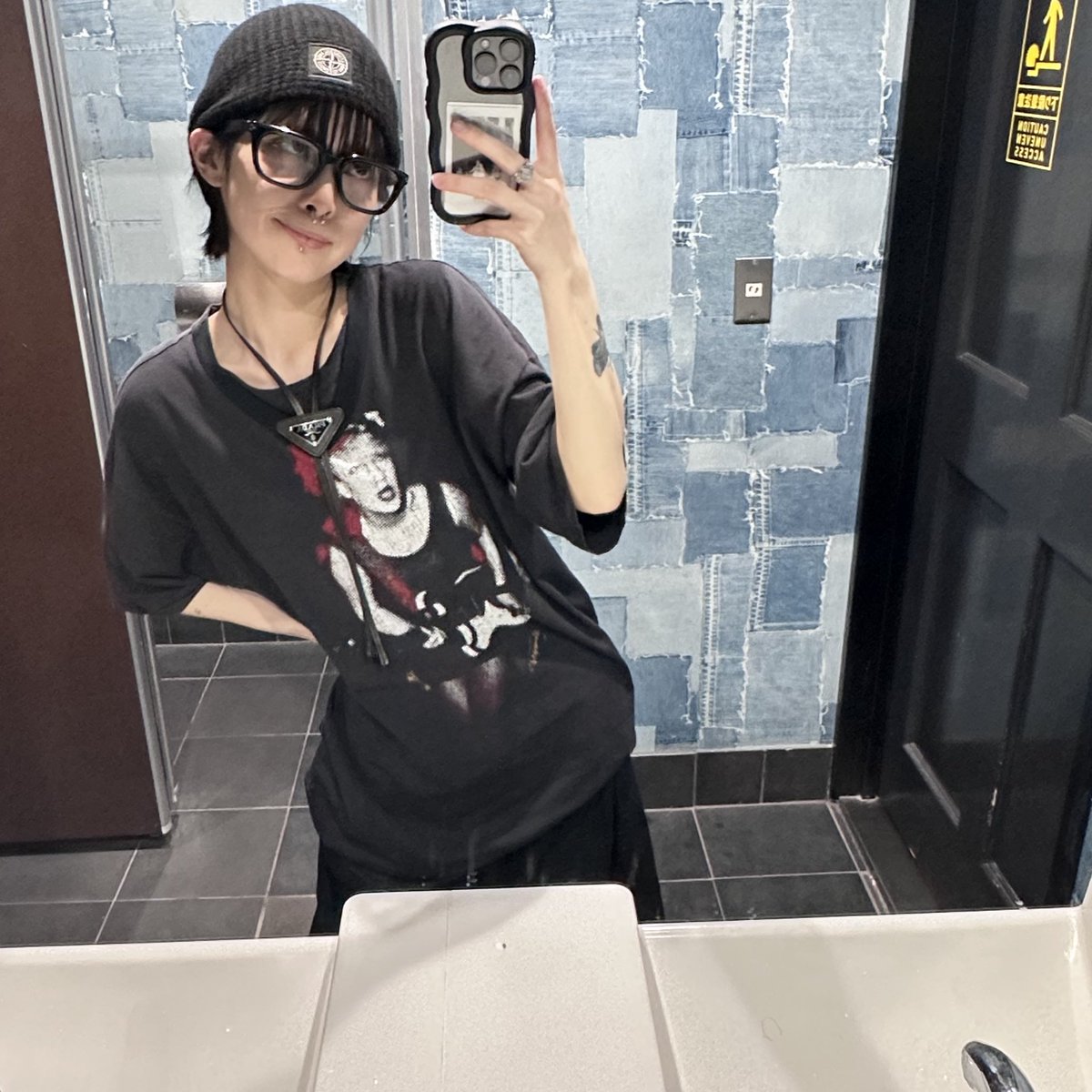 yumedeaou0's tweet photo. 裸眼眼鏡調子良 https://t.co/KzIvaizNwM