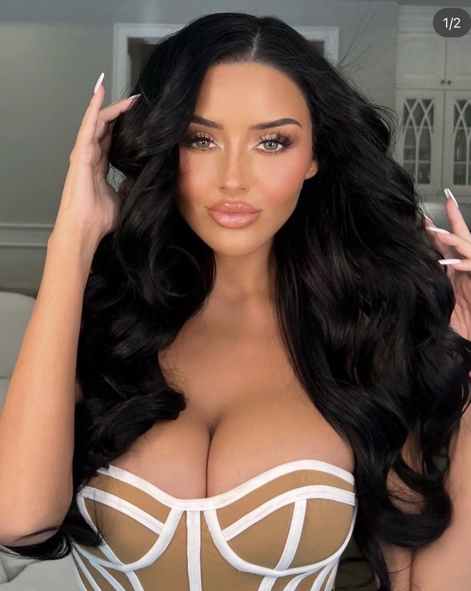 AbiRatchford's tweet image. What color eyes do you have !? 😇 Mine are greeeeen 💚
