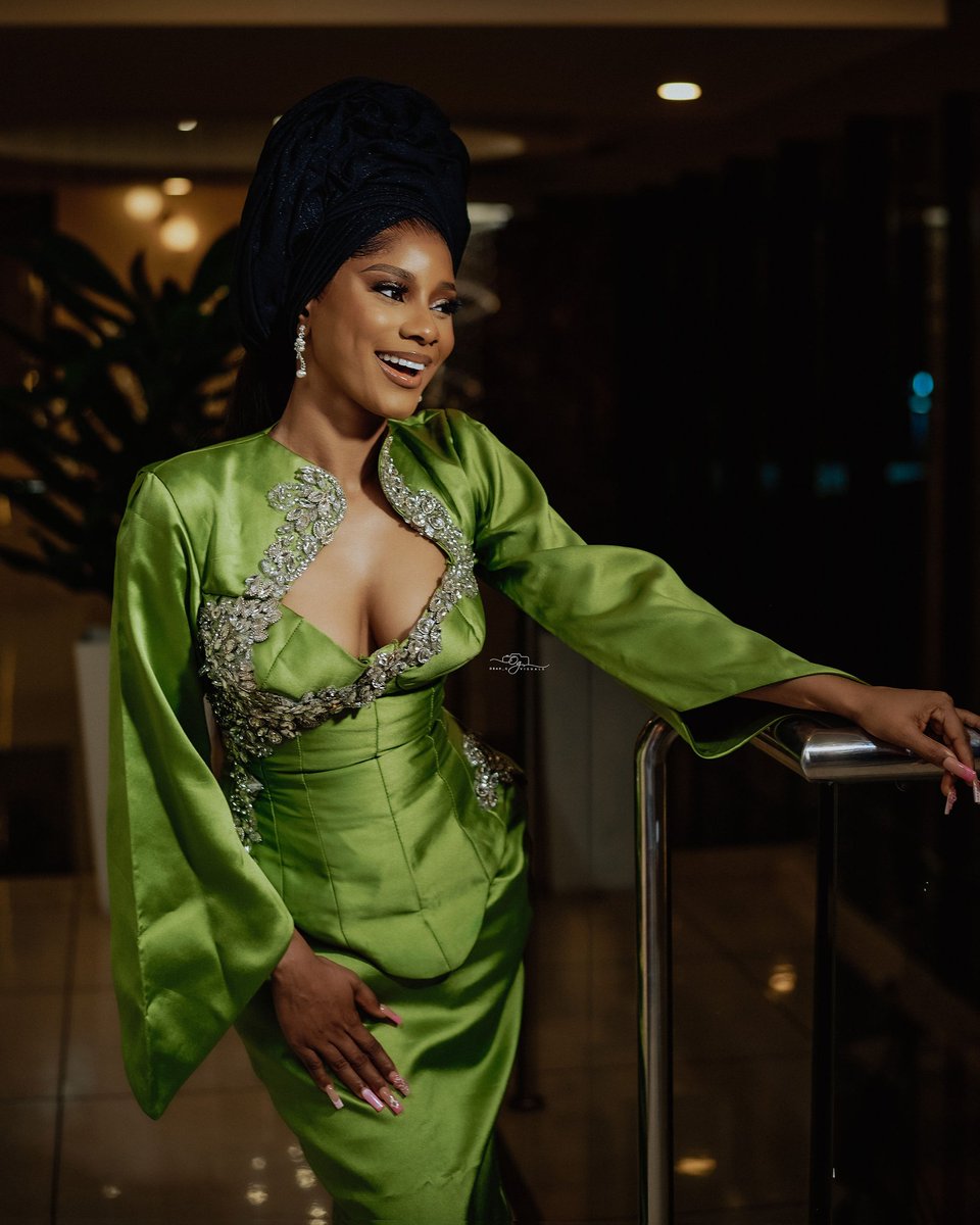 Obar_G_Visuals's tweet image. Hi there I know you know a bride who needs a good photographer Why don't you just share this set of images I took and tell her I'm ready to make her look sweet 😉
Photography by me