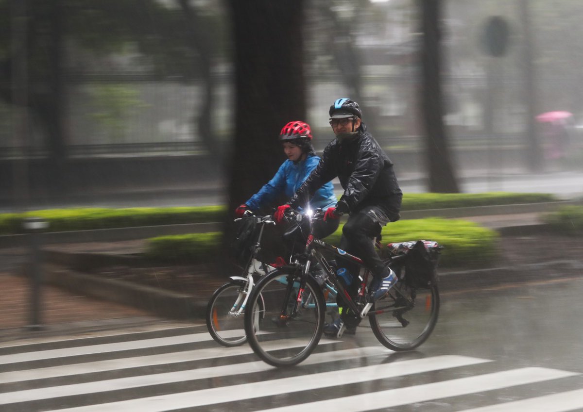 Víctor Manuel (@tuguchisfoto) on Twitter photo Tarde lluviosa, CDMX. VICTOR CAMACHO #fotoperiodismo #Lluvia #photojournalist #CDMX #Bicis #Canon <a href="/lajornadaonline/">La Jornada</a> Tarde lluviosa, CDMX. VICTOR CAMACHO #fotoperiodismo #Lluvia #photojournalist #CDMX #Bicis #Canon <a href="/lajornadaonline/">La Jornada</a>