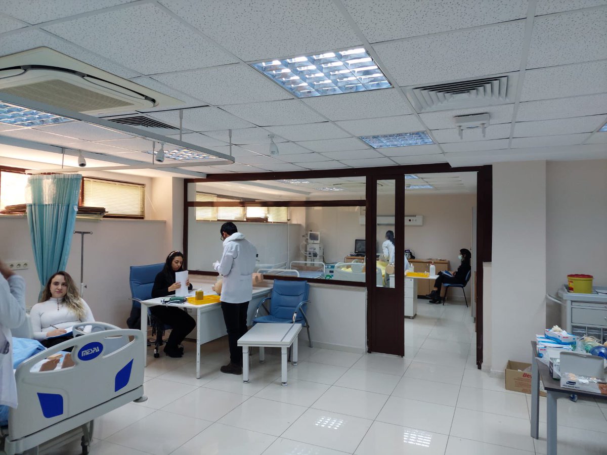 kdriyephlivan's tweet photo. HKÜ Hemşirelik Bölümü olarak biz büyük bir aileyiz. Bilgiyi paylaşan, birbirinden öğrenen, insan hayatına dokunmanın sorumluluğunu bilen bir ekip ruhuyla yol alıyoruz. 
 İyi ki HKÜ, iyi ki Hemşirelik!
#HasanKalyoncuÜniversitesi
#hkunv #Tercih2025 @BayramlarKezban @hku_saglikbil https://t.co/1ifZZ1JL9s