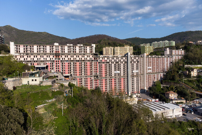 AlessandroDel17's tweet photo. @pazio93 Il biscione di genova non passa mai inosservato. Peccato per le dighe di begato, demolite https://t.co/mF2SwjIU4V