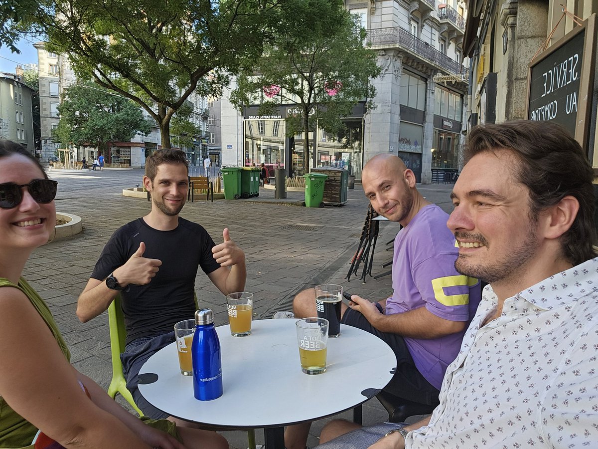 AlexandreGerard's tweet image. La team niçoise est arrivée à Grenoble #sfpt2025 dans la voiture de l'ambiance 🚗
Avec @AlexDestere, @DianeAAMerino et Elliot Ewig 💊
(Mais le climat est encore plus chaud que l'ambiance 🥵)