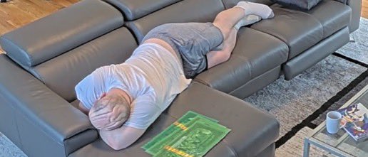 thymeconsumer's tweet image. is Fishtank ai generated? How the fuck is aryehs body twisted around like this???
#fishtanklive