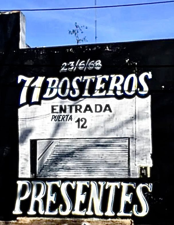 BocaEsPueblo's tweet image. No había puerta, no había molinete, era la cana que daba con machete.
Hace 57 años, un día como hoy, se produjo la mayor masacre de la historia de nuestro fútbol. Un hecho que, como ya sabemos, se mantuvo en los lugares más réconditos de la historia durante años. Un hecho que…