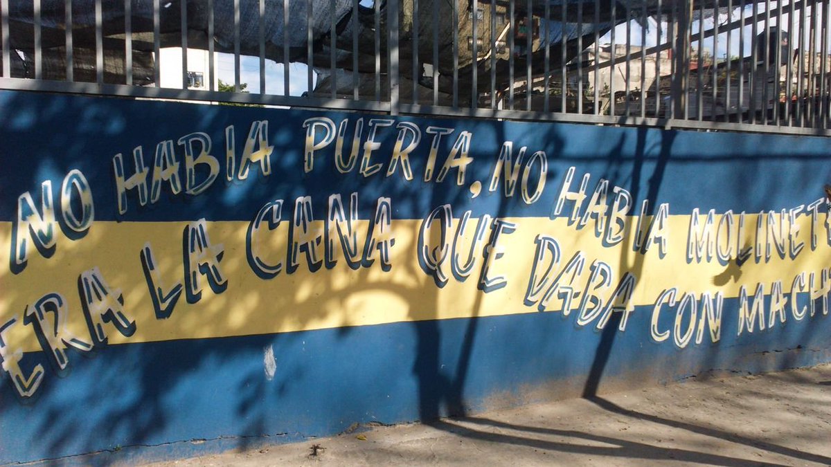 BocaEsPueblo's tweet image. No había puerta, no había molinete, era la cana que daba con machete.
Hace 57 años, un día como hoy, se produjo la mayor masacre de la historia de nuestro fútbol. Un hecho que, como ya sabemos, se mantuvo en los lugares más réconditos de la historia durante años. Un hecho que…
