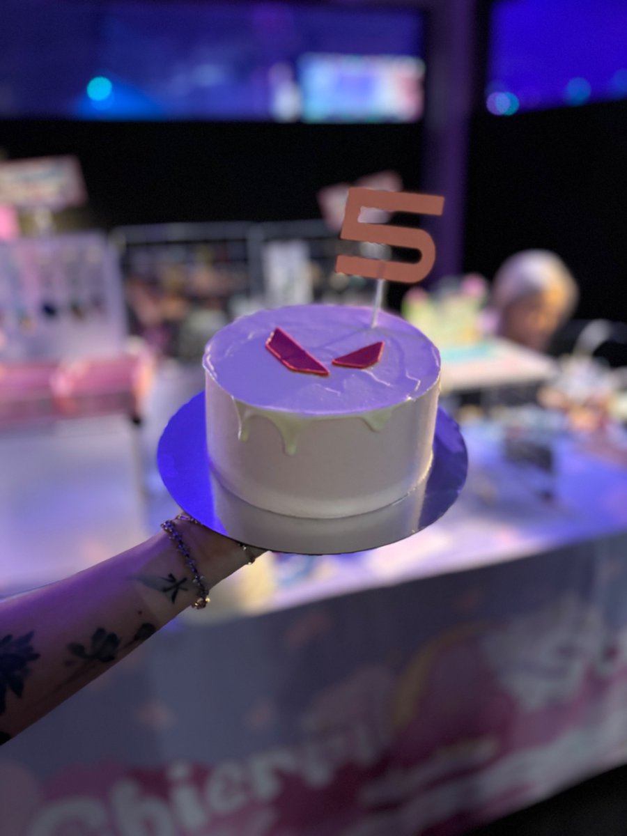KrystakiArt's tweet image. #VALORANTMasters was my first e-sports related event I&apos;ve ever attended and it&apos;s been the best experience ever ✨💖 Thank you so much @JoyChao for organizing an experience of a lifetime 🥹