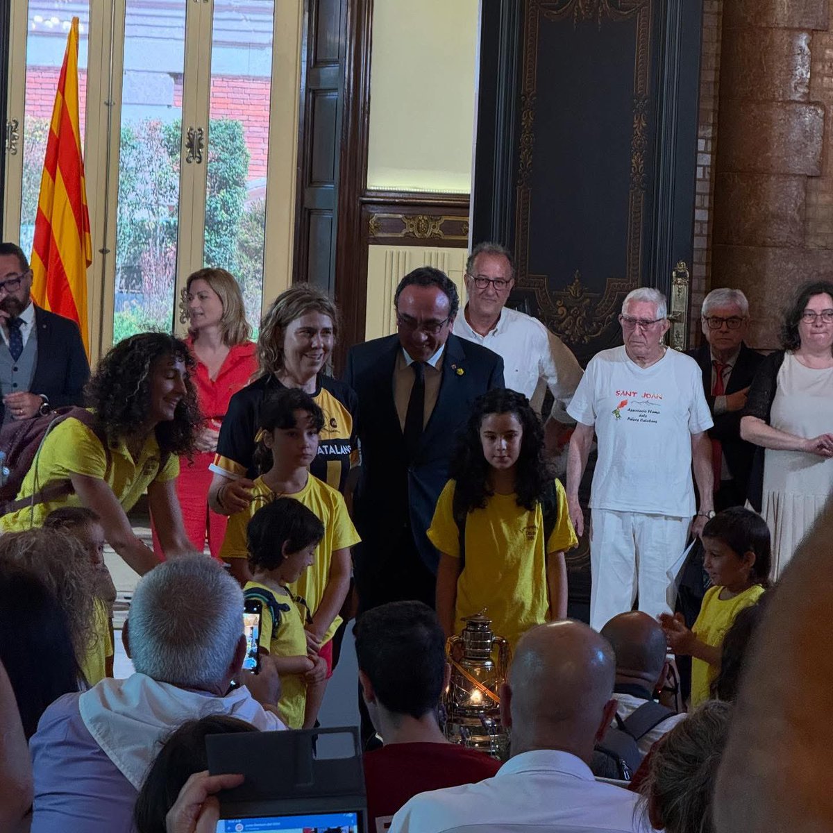 JxSentmenat's tweet photo. 🔥 Avui hem acompanyat els nostres regidors, Francesc Cadafalch i Núria Colomé, així com el president Josep Rull, a la rebuda de la Flama del Canigó al Parlament de Catalunya, un símbol viu de la nostra cultura, la nostra llengua i la nostra identitat com a poble. https://t.co/kJZw5sIvvU