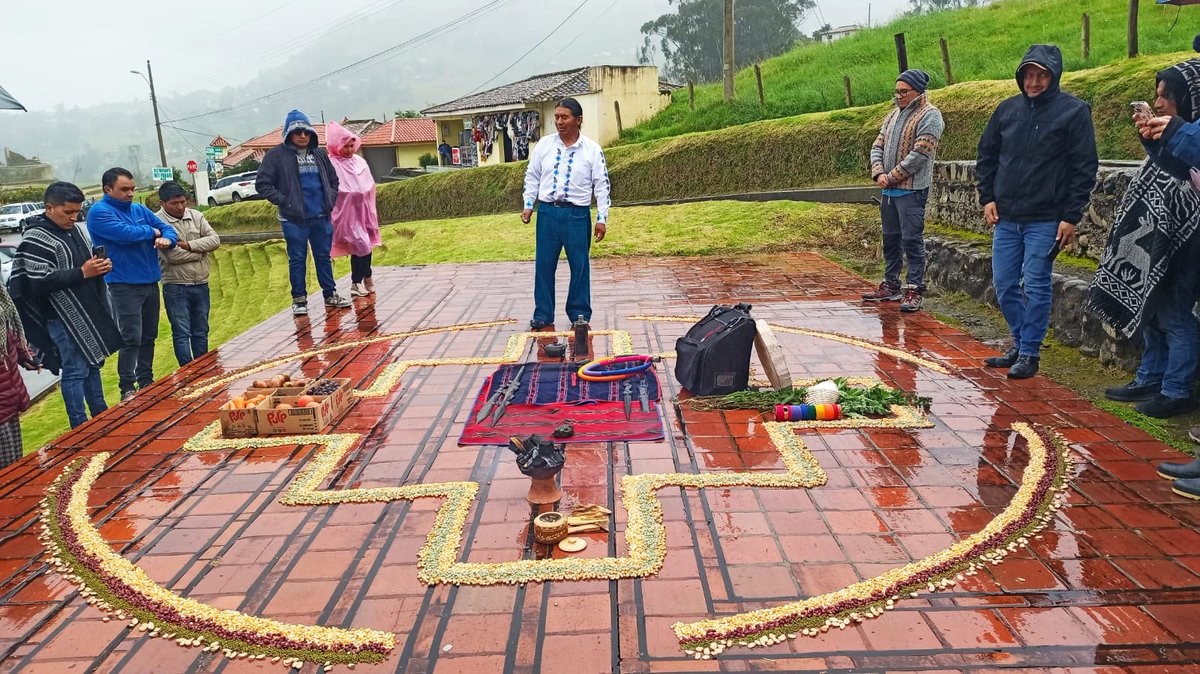 Arcsa_Ec's tweet photo. ¡En la Fiesta del Sol brilló la calidad! 🌞🙌🏽
Durante la popular celebración del #IntiRaymi que se realizó en #Ingapirca, emprendedores de #Cañar expusieron productos certificados por #Arcsa a los miles de visitantes que llegaron hasta este lugar.
#ElNuevoEcuador 🇪🇨 https://t.co/40mor3tgLB