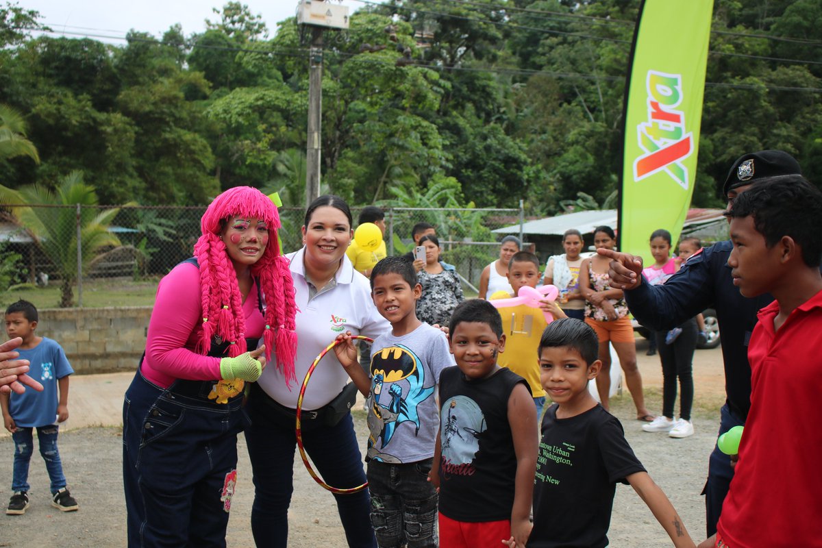 Súper Xtra (@superxtrapanama) on Twitter photo Supermercados Xtra nos unimos con entusiasmo con la <a href="/policiadepanama/">Policía Nacional</a> a una jornada recreativa en #Ñajú, #Chilibre, beneficiando a más de 270 niños con juegos, charlas y refrigerios, reafirmando el compromiso con la niñez, el bienestar comunitario y el sano esparcimiento. Supermercados Xtra nos unimos con entusiasmo con la <a href="/policiadepanama/">Policía Nacional</a> a una jornada recreativa en #Ñajú, #Chilibre, beneficiando a más de 270 niños con juegos, charlas y refrigerios, reafirmando el compromiso con la niñez, el bienestar comunitario y el sano esparcimiento.