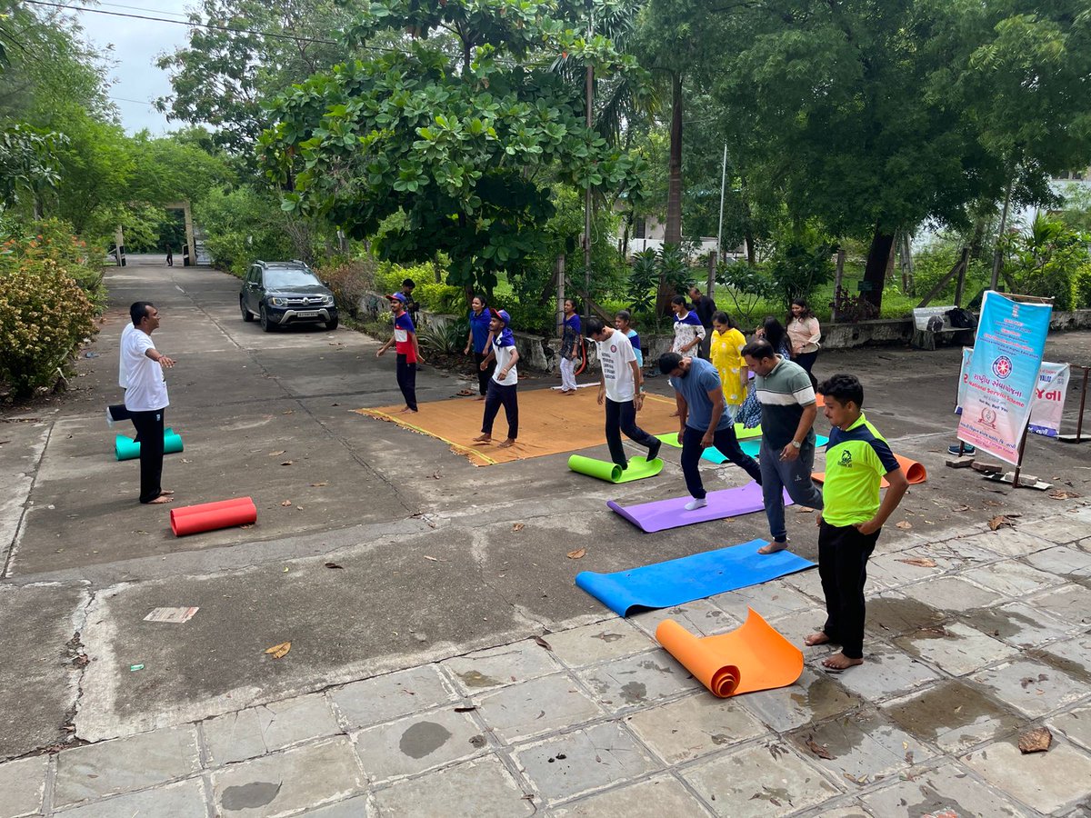 GSCValod's tweet photo. Namaste ! 🙏Government Science College, Valod celebrated #InternationalYogaDay2025 with incredible enthusiasm! Photos capture the spirit of "Yoga for One Earth, One Health" on our campus. Check out the mindful moments! 📸 #YogaDay2025 #IDY2025 #gscvalod https://t.co/ZoFUp5Wk1u