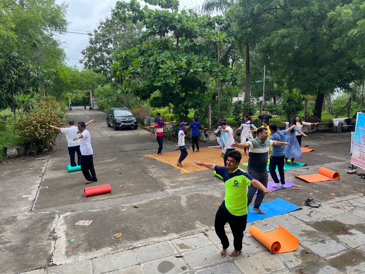 GSCValod's tweet photo. Namaste ! 🙏Government Science College, Valod celebrated #InternationalYogaDay2025 with incredible enthusiasm! Photos capture the spirit of "Yoga for One Earth, One Health" on our campus. Check out the mindful moments! 📸 #YogaDay2025 #IDY2025 #gscvalod https://t.co/ZoFUp5Wk1u