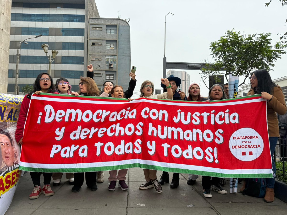 CMPFloraTristan's tweet photo. #ALERTA 🔴 | Estamos frente a la @FiscaliaPeru  reafirmando que la justicia no se negocia. La restitución de #PatriciaBenavides, investigada por corrupción, representa un grave atentado contra el Estado de derecho y la autonomía del Ministerio Público.
#NoALaImpunidad https://t.co/Qcr3LmEPcr