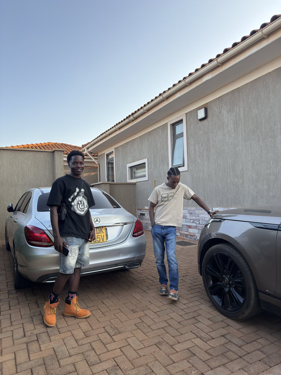 AhikyirizeDan's tweet image. The goal was 1m ugx for Ezra.

We made 3,000,000 ugx 😆. He was very happy