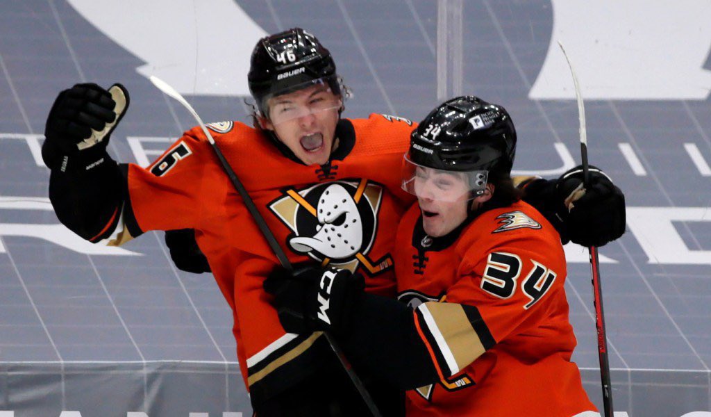 SNLSTARS's tweet image. THEYRE BACK PLAYING HOCKEY TOGETHER