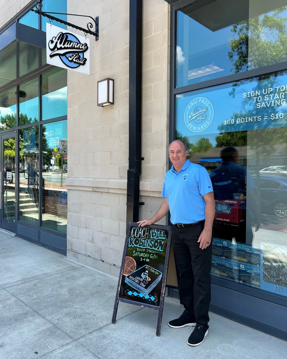 AlumniHallUNC's tweet photo. We had such a great time at Saturday's book signing event with Bill Robinson! 📚 Thank you to everyone who stopped by! @CoachRobBuffs https://t.co/PFlxYohfo0