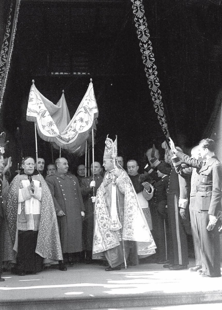 aaansl's tweet image. Señor Zapatero, que cosas pasan, los #obispos estuvieron en el #cortijo, y sigue #estando, para ellos no pasa el tiempo.
Lo triste es que el PSOE, los a tenido #recogidos, hasta que muerde la mano de aquellos que le dan subvenciones. 🌿😨🫴👇